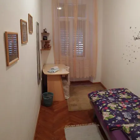 Dante Apartment